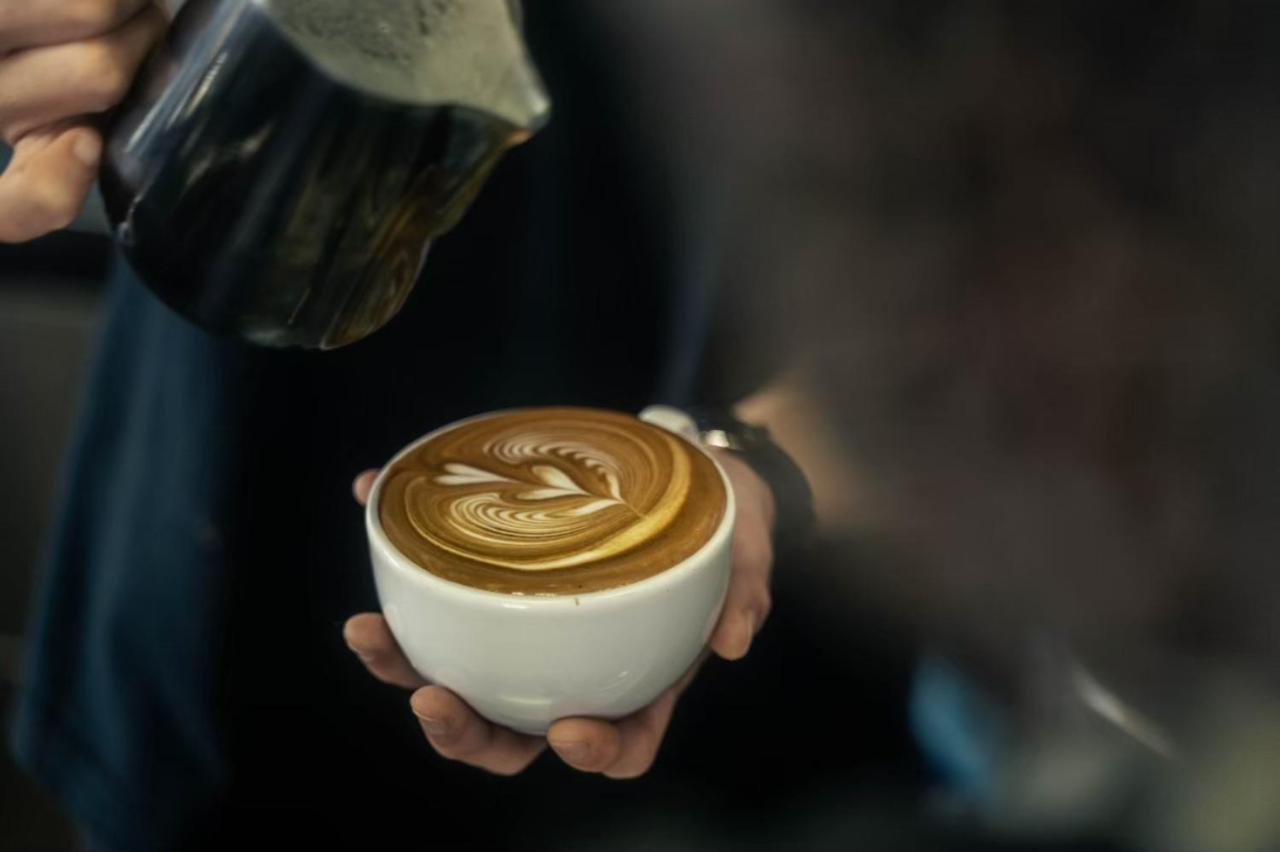 Aien Coffee & Hostel Csatan Kültér fotó