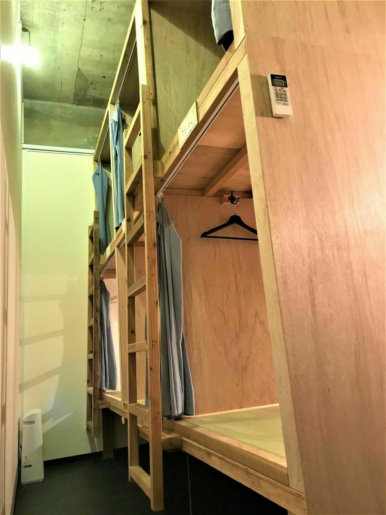 Aien Coffee & Hostel Csatan Kültér fotó